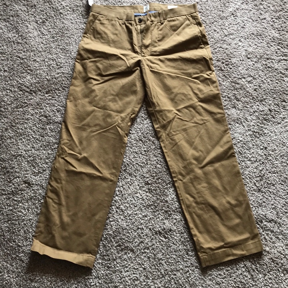 GAP Khaki Pants NEVER WORN. WITH TAGS
